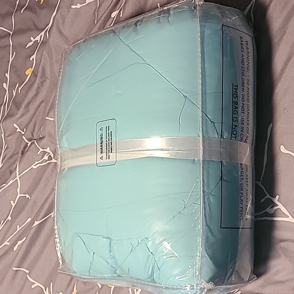 NWT Hotel Collection Reversible King Comforter/ Down Alternative Duvet - Picture 5 of 6